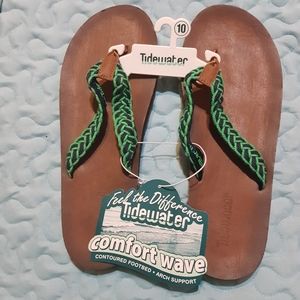Tidewater flip flops NWT